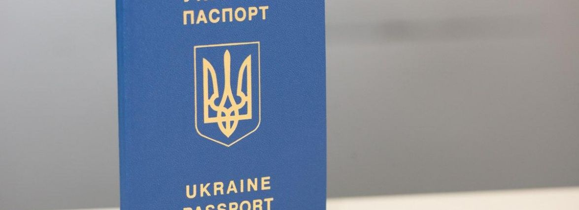Нардепи пропонують позбавляти громадянства військовозобов'язаних, які втекли за кордон