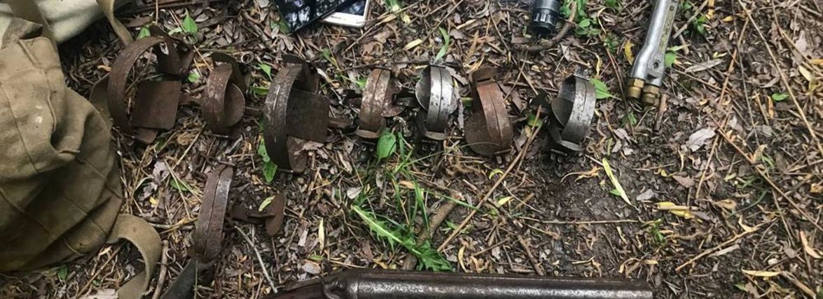 У Бердичеві під час патрулювання поліцейські виявили двох чоловіків з обрізом і наркотиками