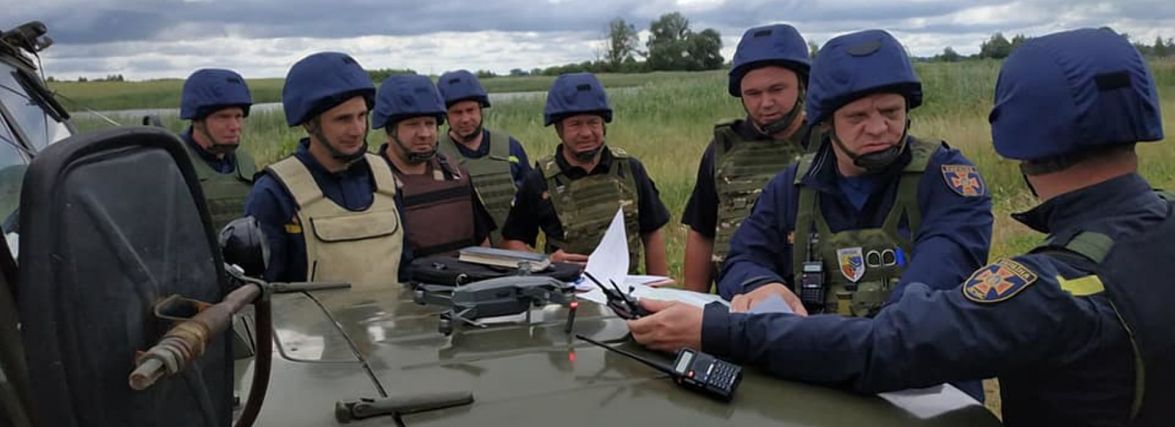 На Народиччині працюють піротехніки: обстежують території, що постраждали від ворожих обстрілів. ФОТО