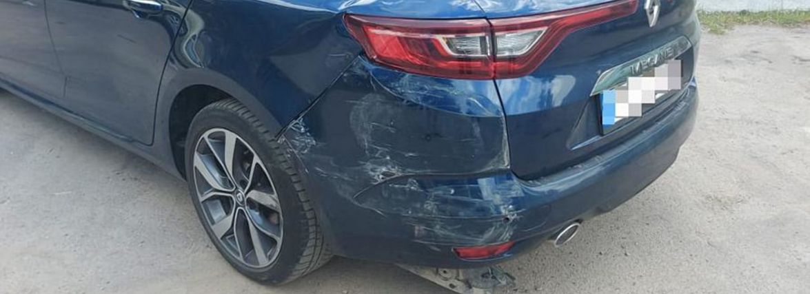 У Бердичеві п'яний водій у дворі травмував жінку і пошкодив інші автомобілі