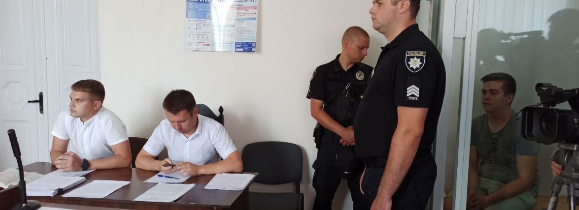 Волонтера, якого підозрюють у продажу гуманітарки, посадили під домашній арешт. ВІДЕО