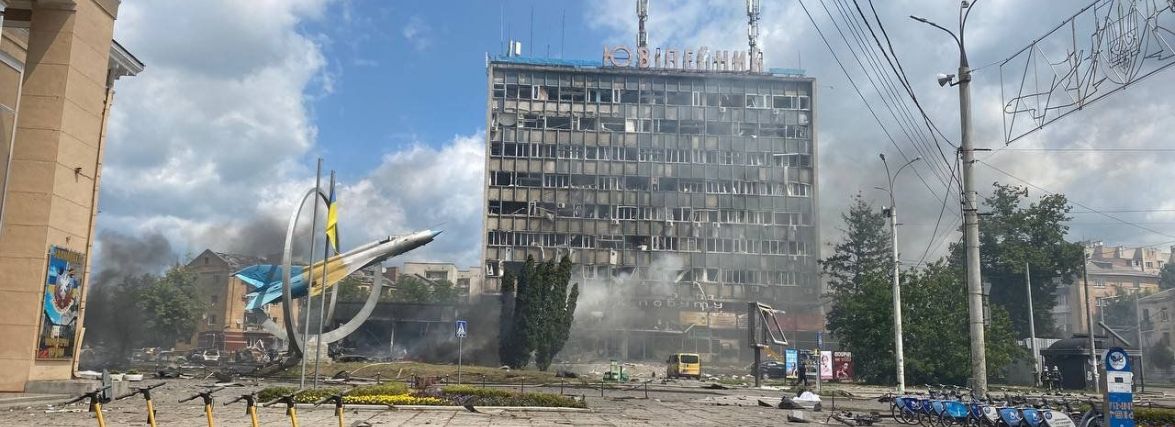 ДСНС опублікувала фото після ракетного удару у Вінниці