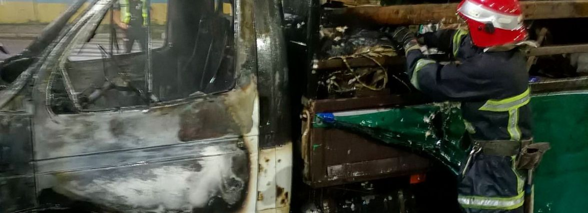 У Брусилові згорів гараж з автомобілем