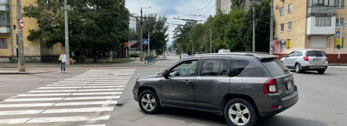 На перехресті вулиць М. Грушевського – Небесної Сотні автомобіль збив 60-річну жінку