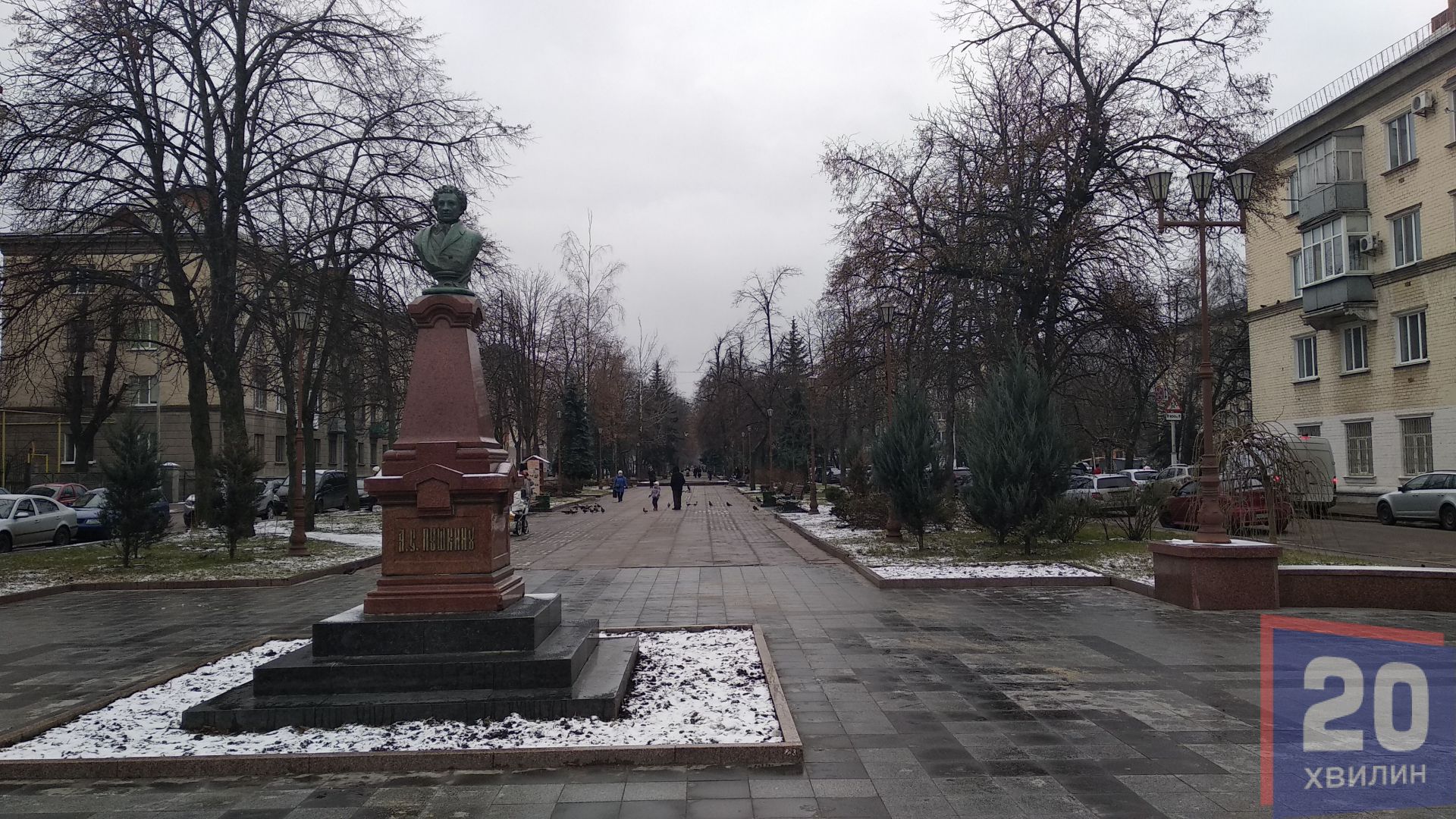 На бульварі зовсім мало людей