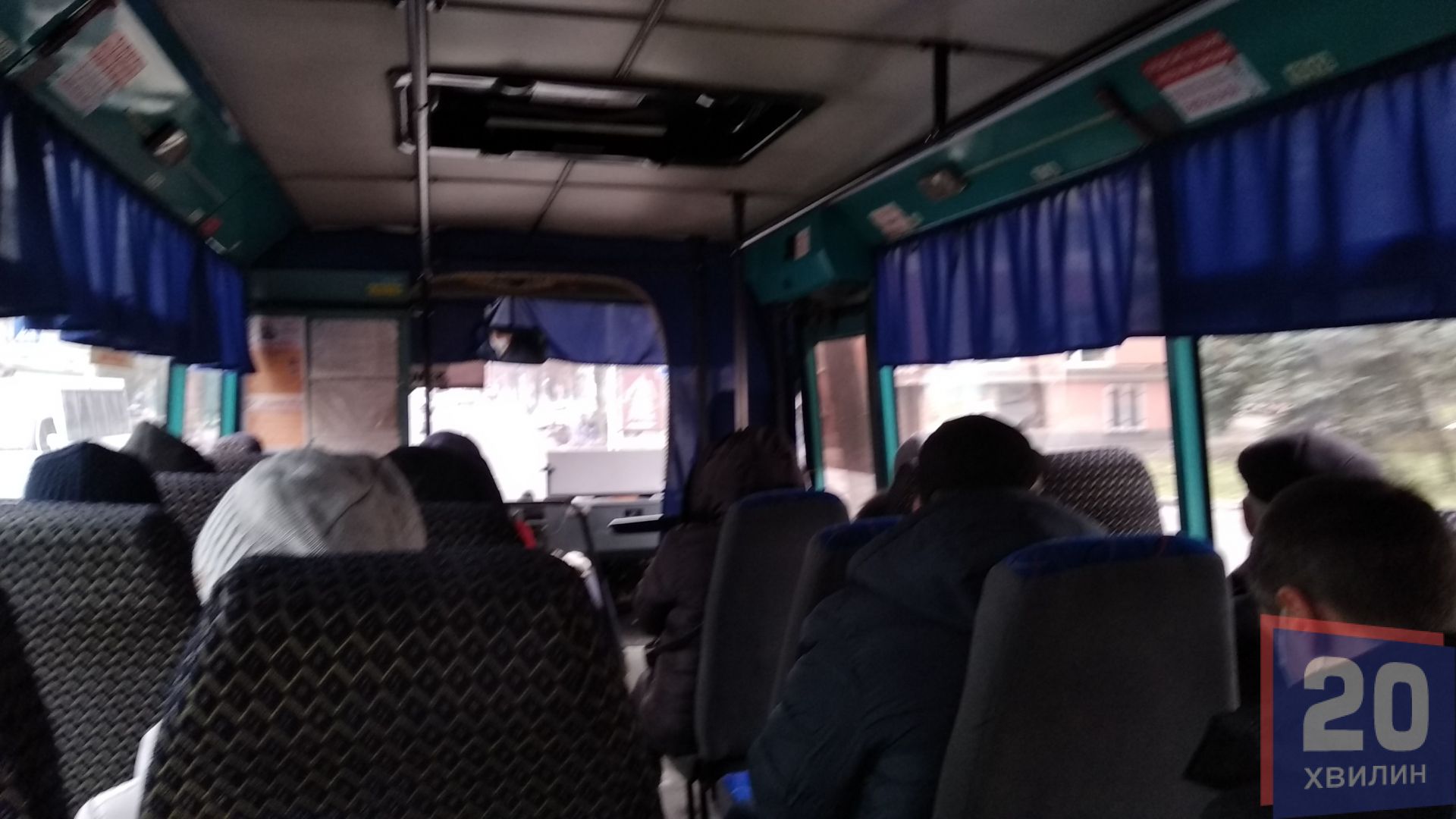 У маршрутці досить мало народу
