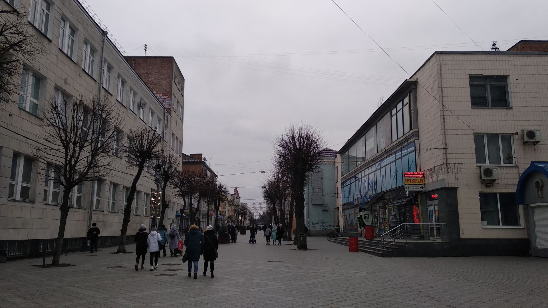 В центрі міста народу значно більше