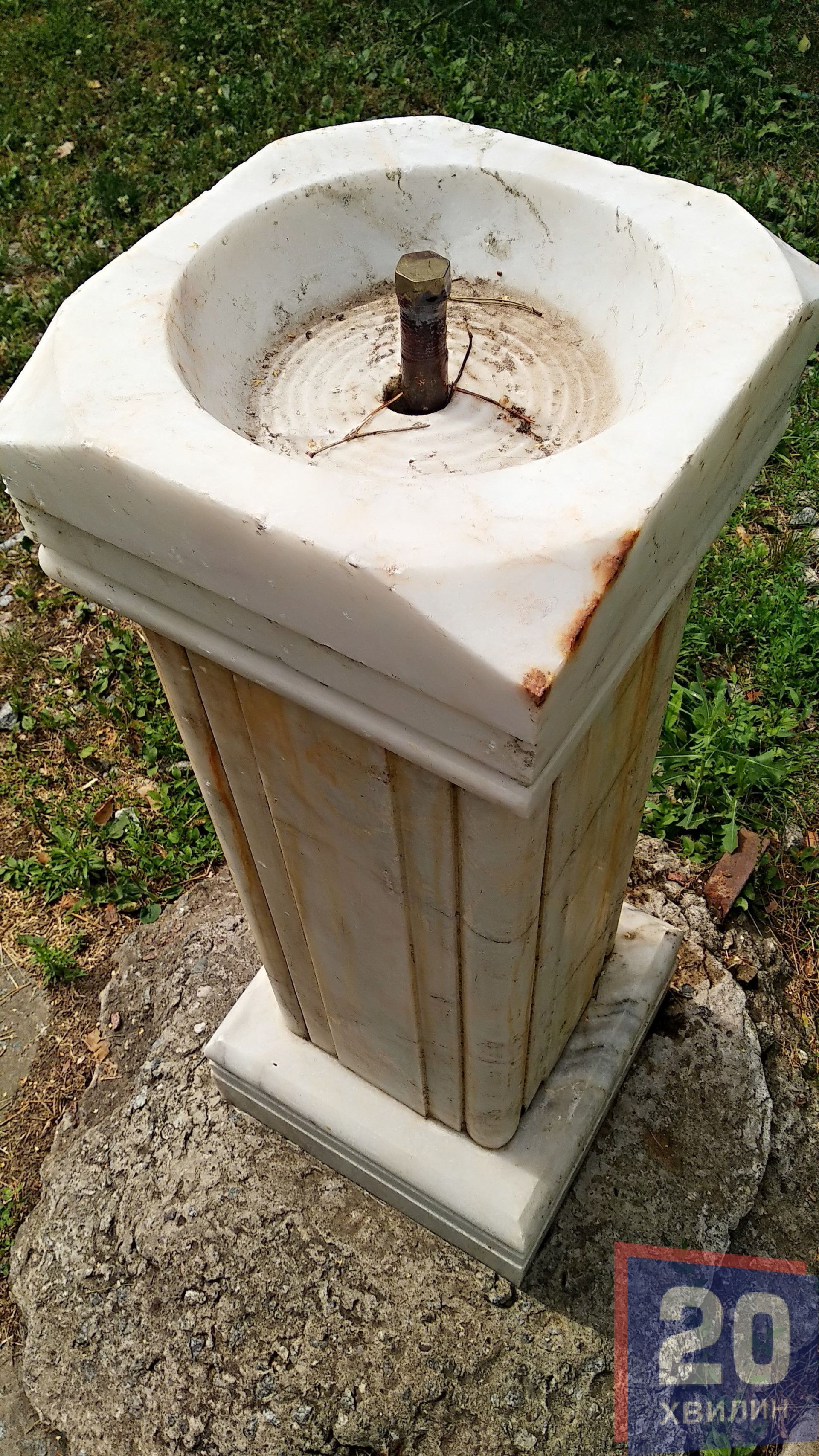 Непрацюючі питні фонтанчики. І це, можливо, правильне рішення, тому що водою з Житомирського водопроводу можна запросто отруїтися.