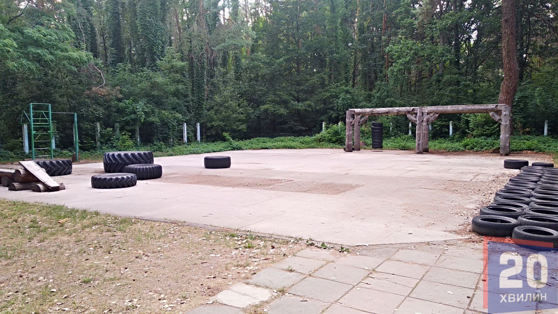 Гідний поваги зроблений самостійно майданчик для занять спортом.