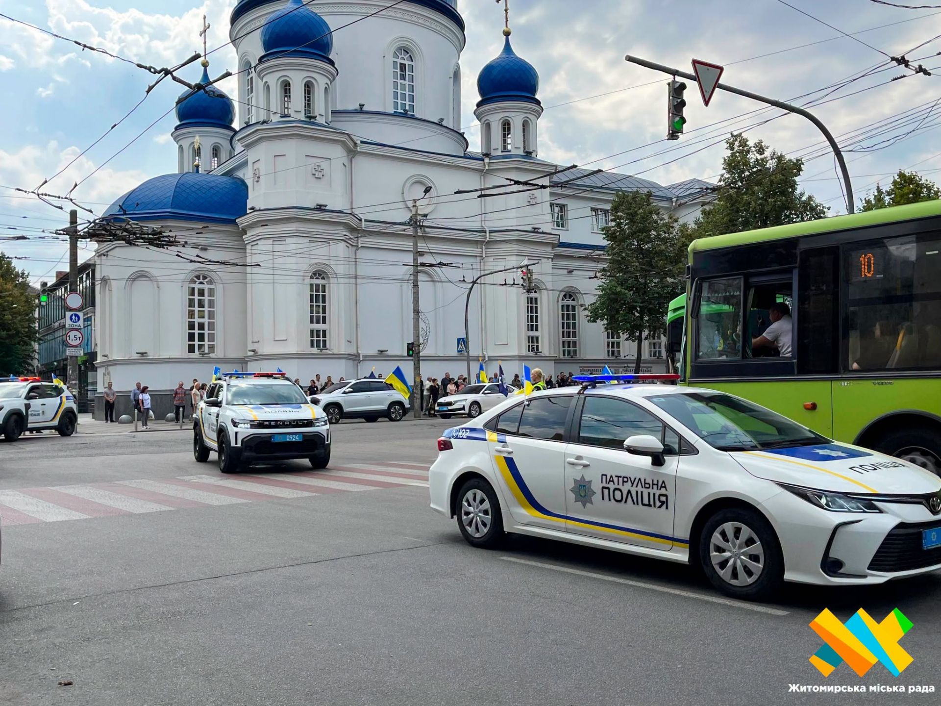 Житомир провів в останню путь загиблих від російського удару офіцерів поліції