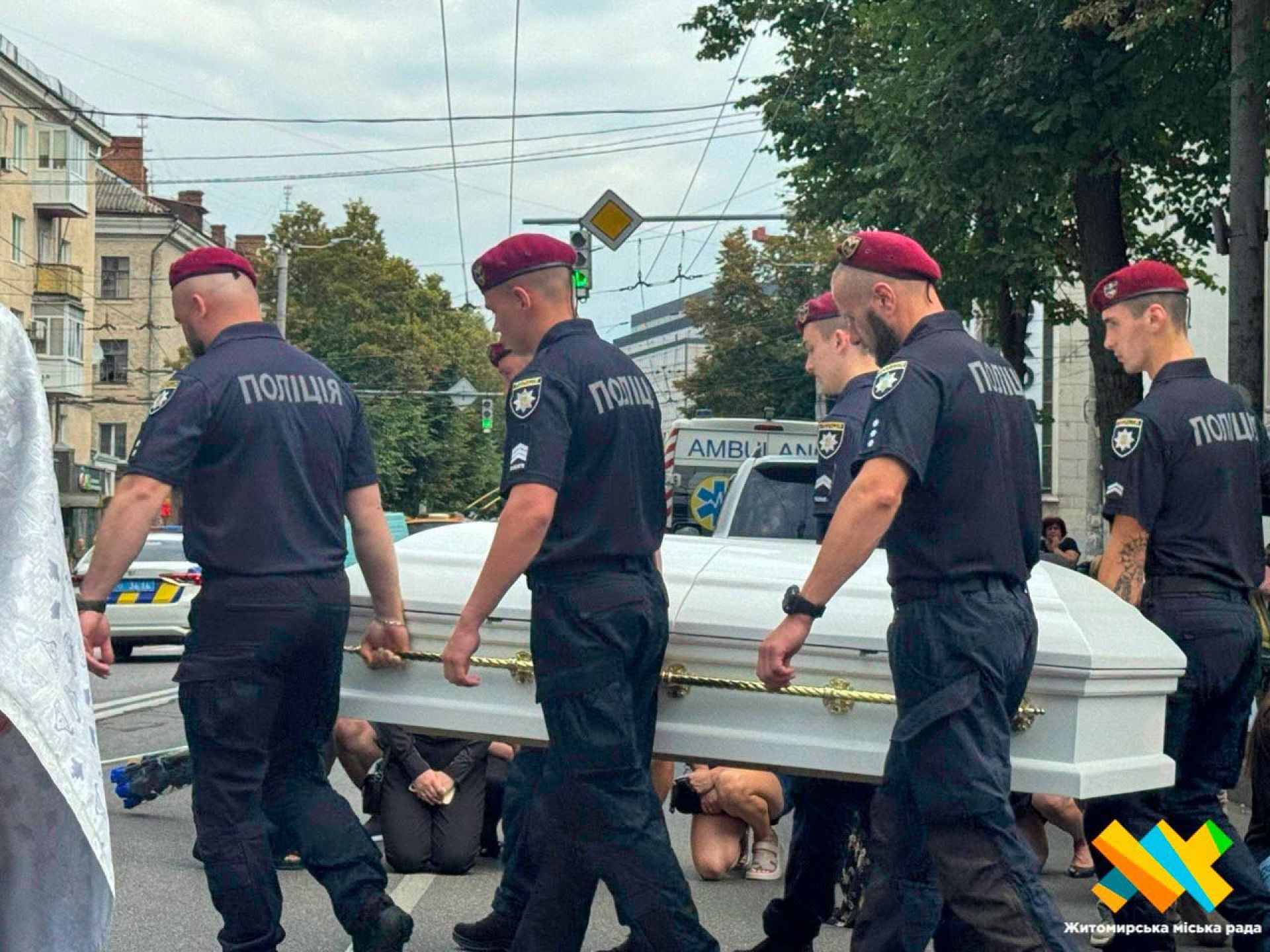 Житомир провів в останню путь загиблих від російського удару офіцерів поліції