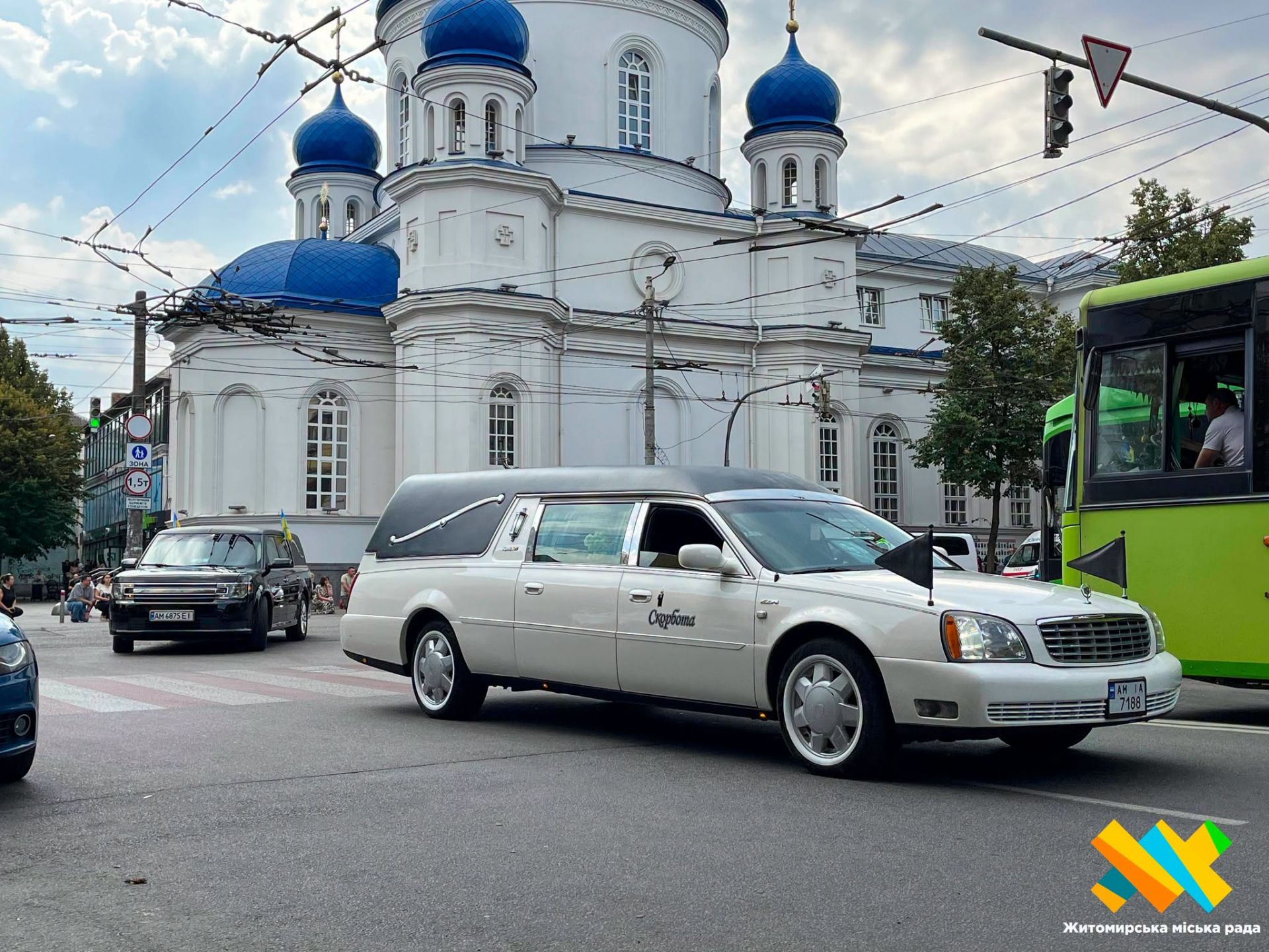 Житомир провів в останню путь загиблих від російського удару офіцерів поліції