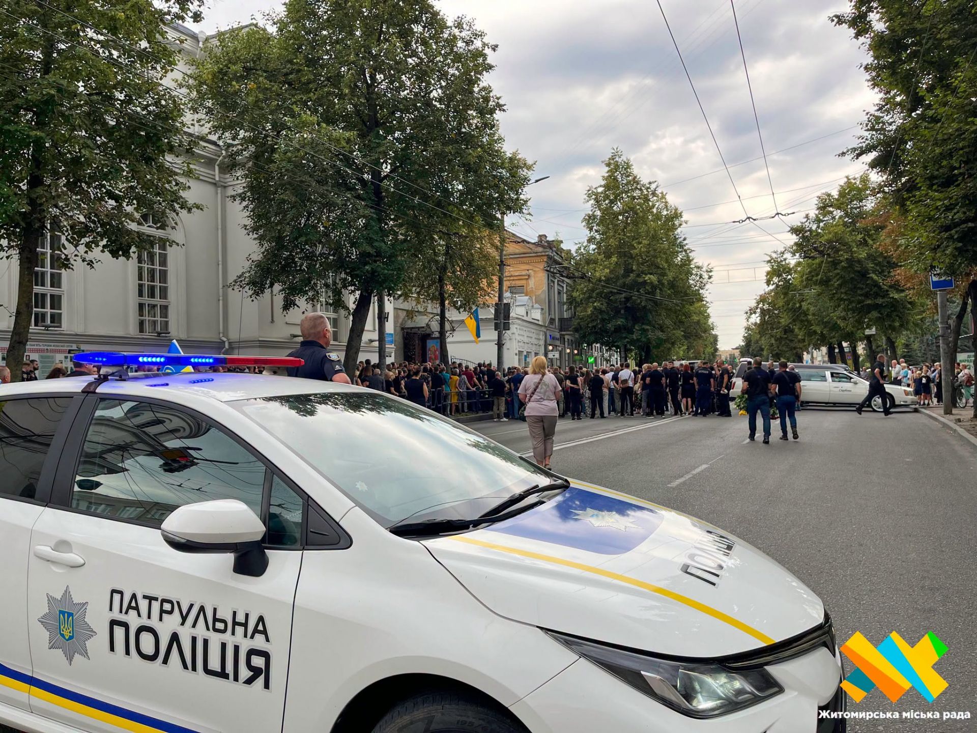Житомир провів в останню путь загиблих від російського удару офіцерів поліції