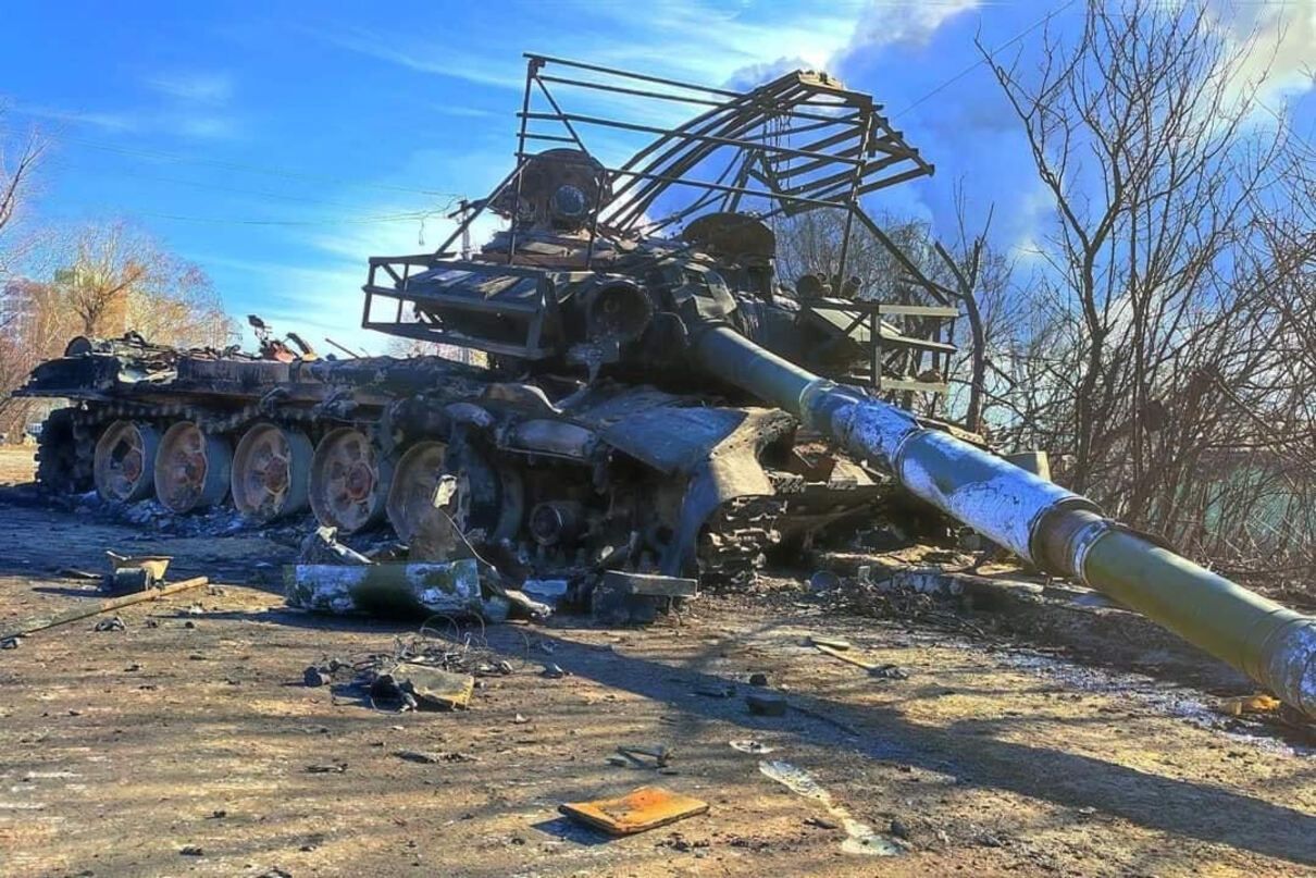 Сколько военной техники потеряла украина на сегодня. Т-72 ВСУ 2022 подбитые. Танки т-72 Мариуполь. Т-80 ВСУ.