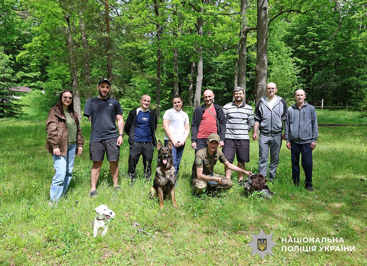 Психологи та кінологи поліції Житомирщини допомагають у відновленні пораненим захисникам