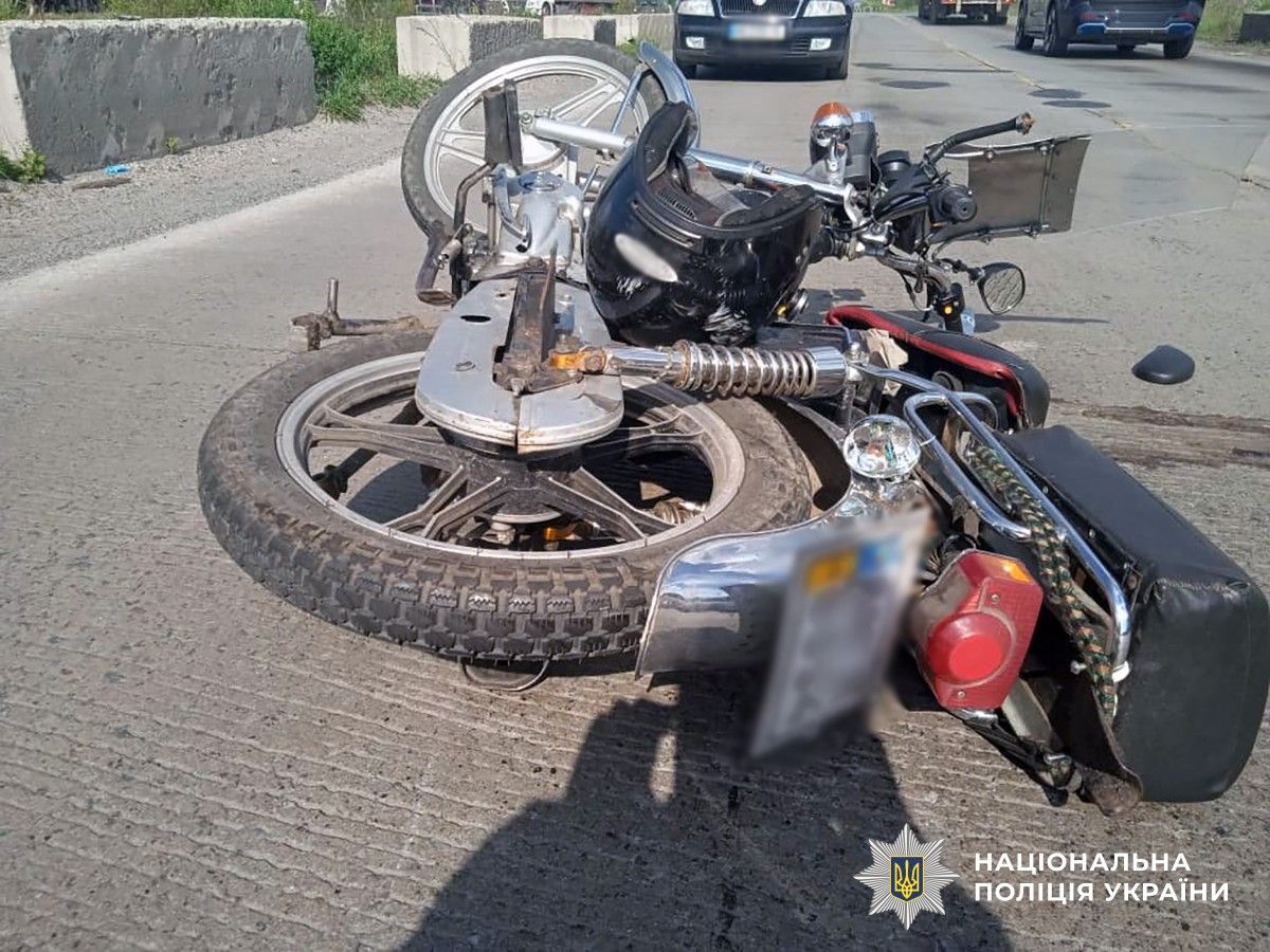 У ДТП поблизу Житомира при зіткненні автомобіля і мотоцикла травмовано 82-річного водія двоколісника