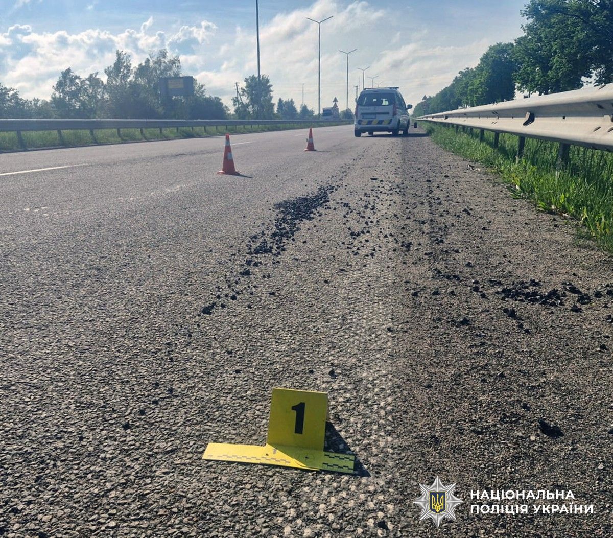 Водію вантажівки, який у Житомирському районі травмував пішохідку та залишив місце ДТП, повідомлено про підозру