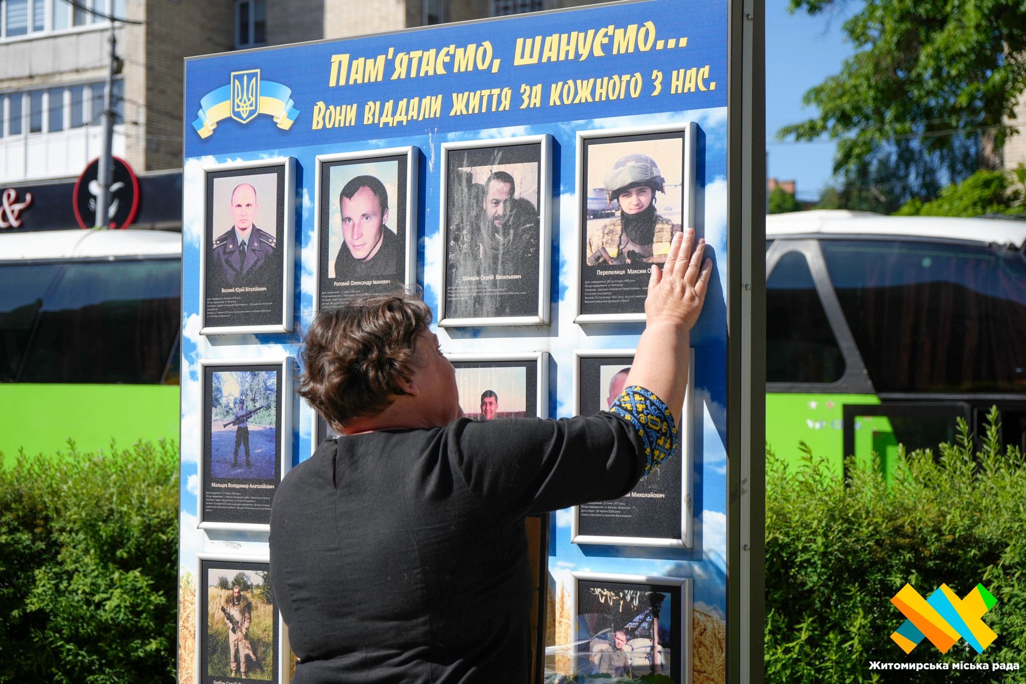 У День Героїв України відзнаками «Мужність. Честь. Звитяга» посмертно нагородили полеглих Захисників