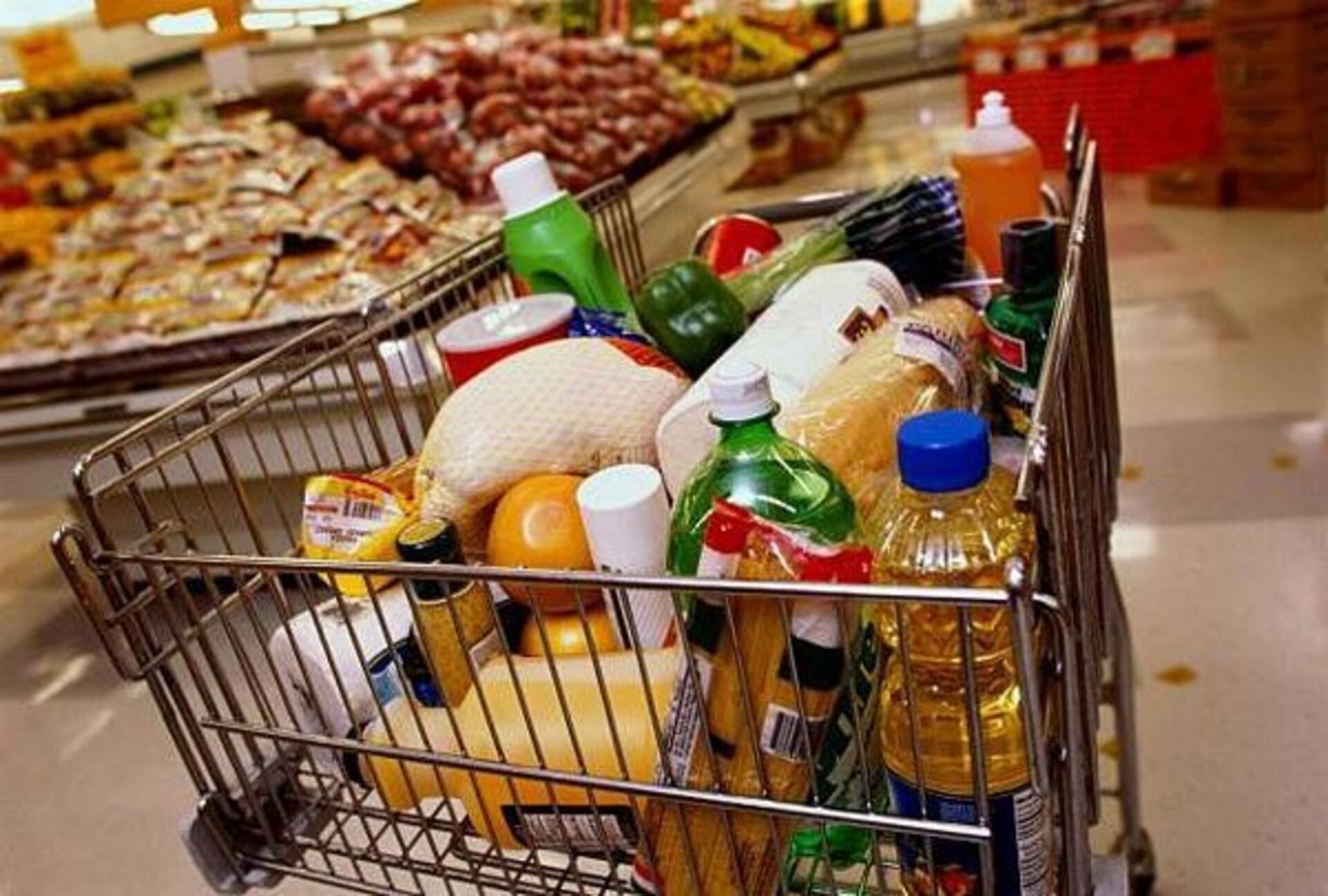 У Житомирі зростає ціна на базові продукти: жителі частіше обирають хліб і картоплю замість м’яса