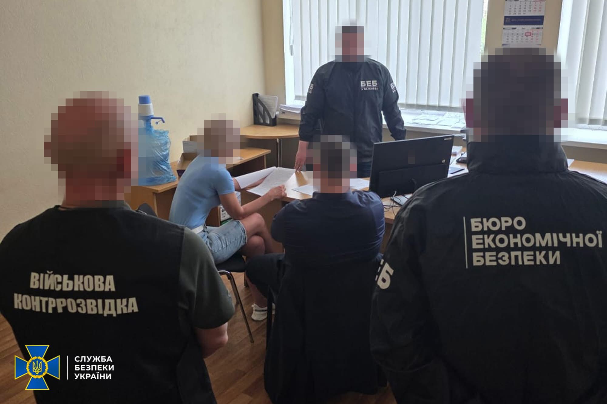 СБУ та БЕБ викрили компанію, яка розкрадала оборонний бюджет під час будівництва командного пункту ЗСУ на Житомирщині