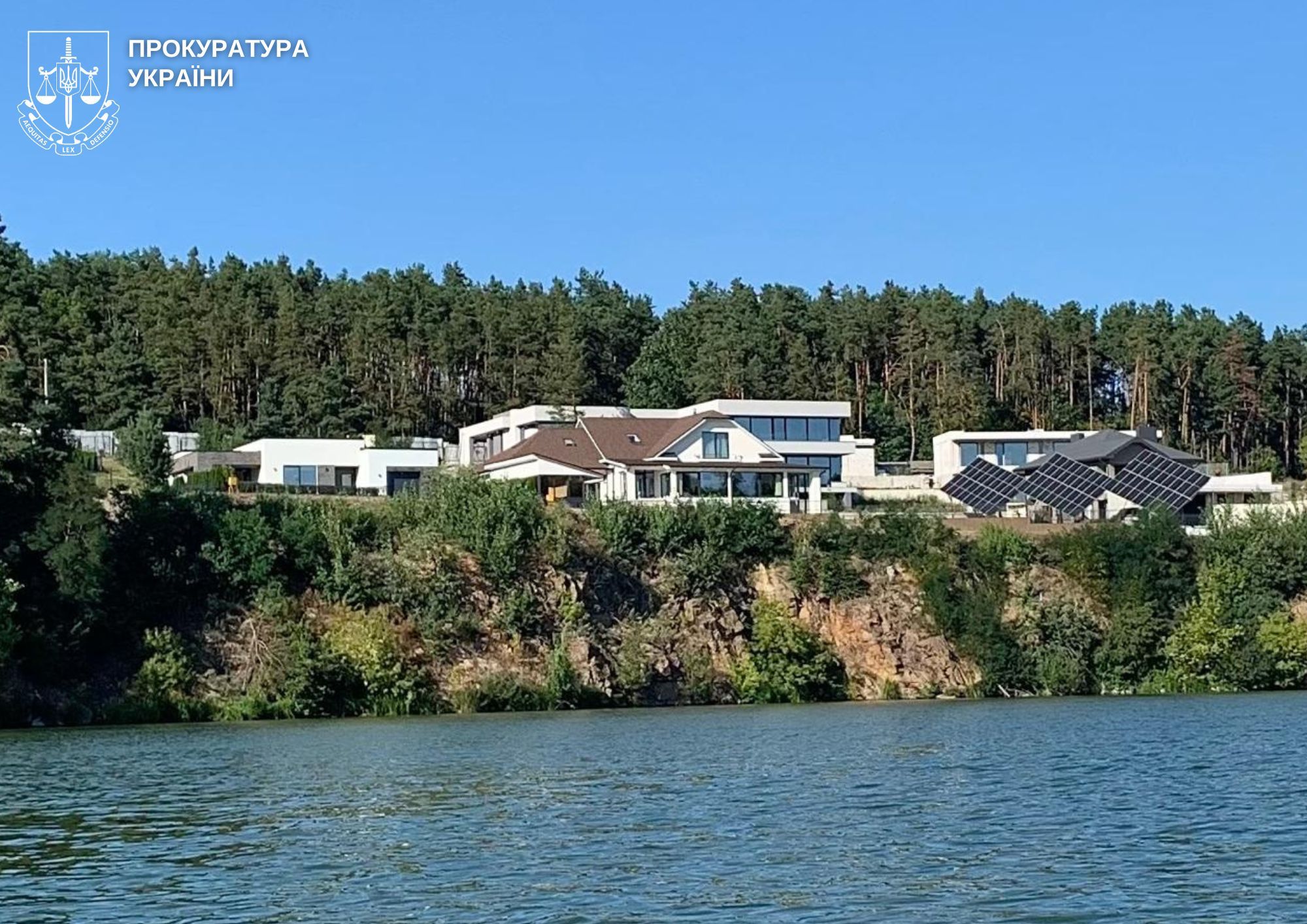 Власниці будинку у провулку Річковому в Житомирі повідомлено про підозру у невиконанні рішення суду щодо його винесення за межі прибережної смуги
