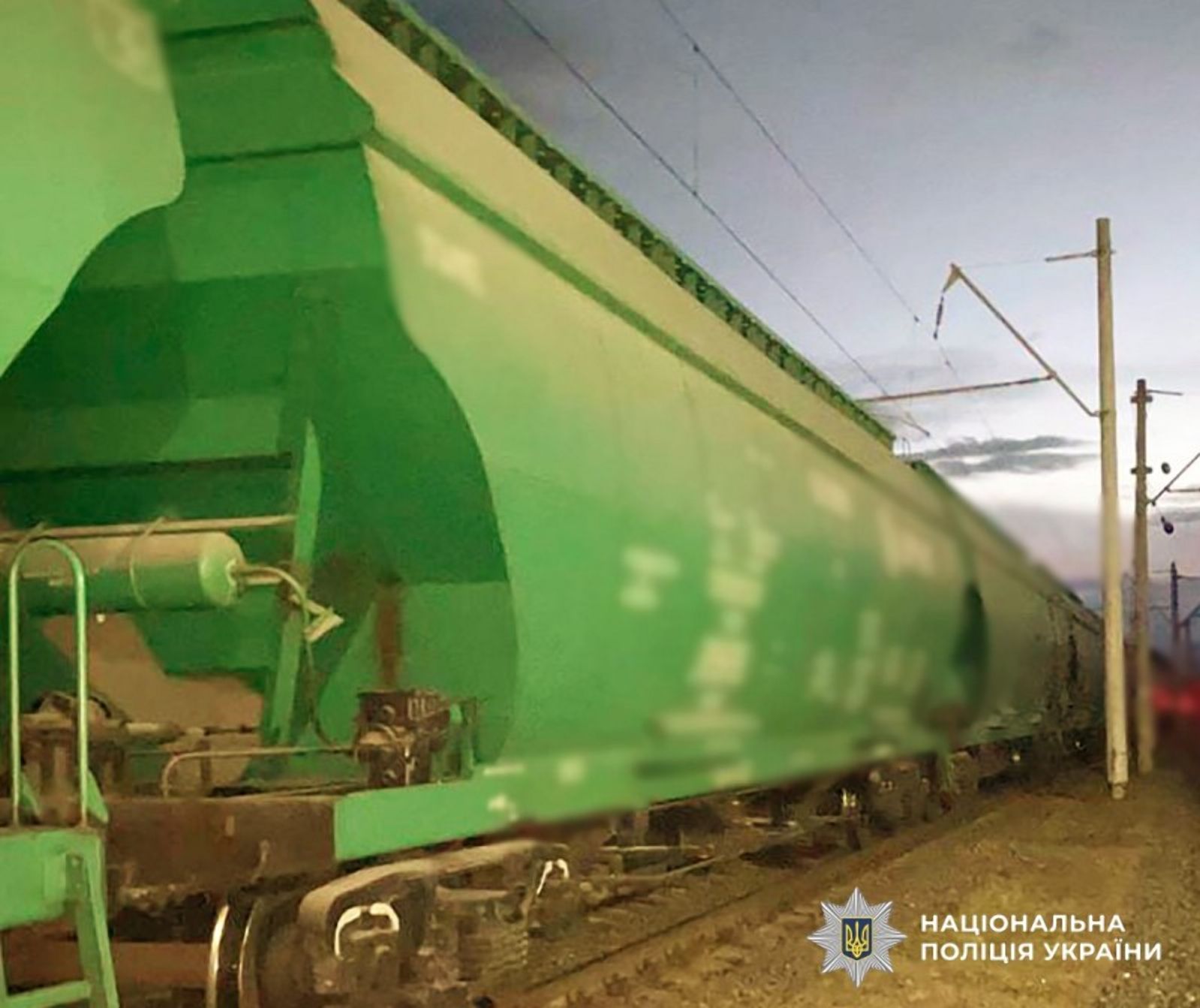 15-річний хлопець на залізниці в Станишівці отримав удар струмом, залізши на дах вагону