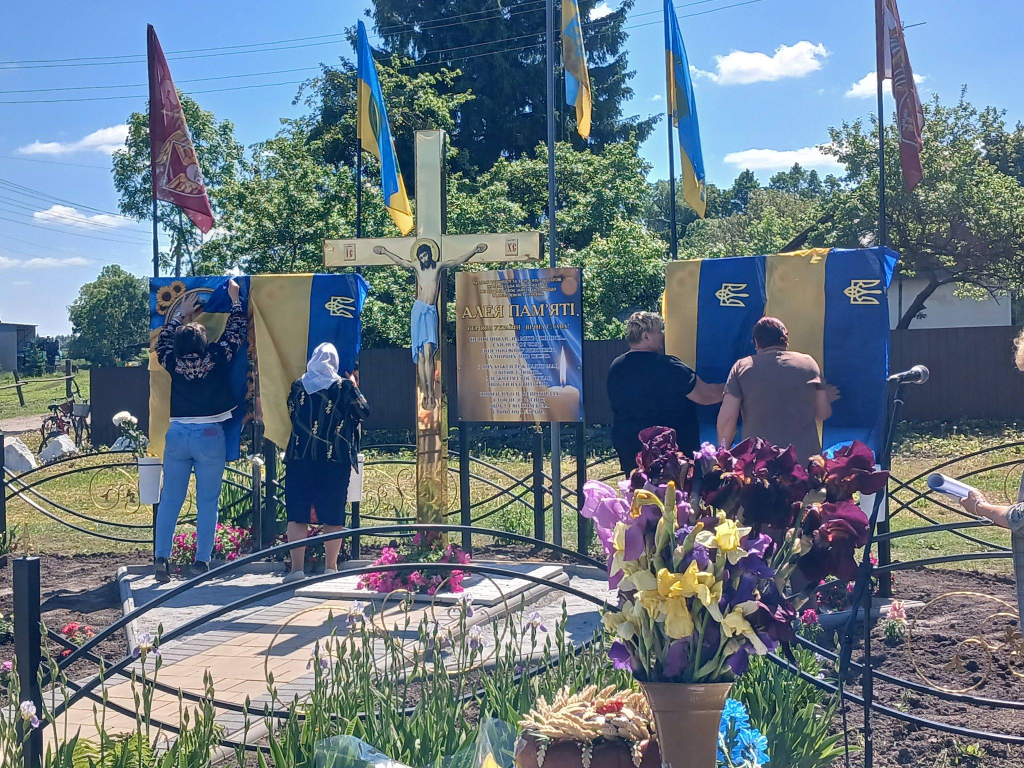 У селі Велика Козара з`явилася Алеї пам’яті
