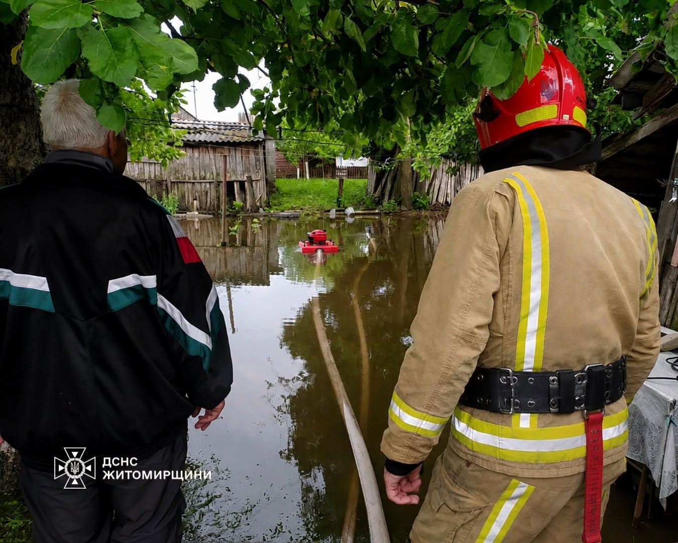 Після рясних злив рятувальники відкачували воду у господарствах Бердичівського та Житомирського районів
