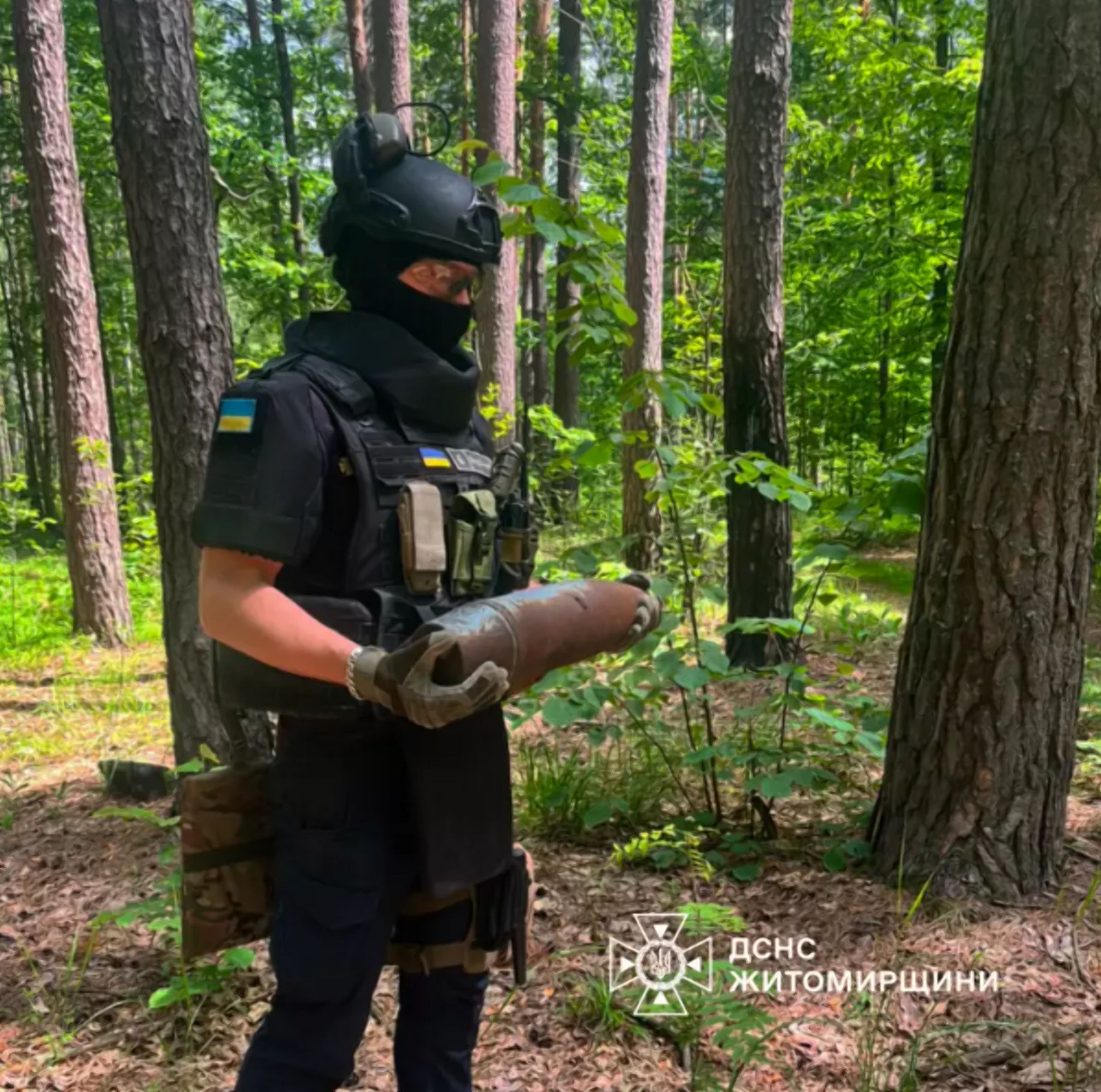 Піротехніки ДСНС області знищили два артилерійські снаряди часів Другої світової війни