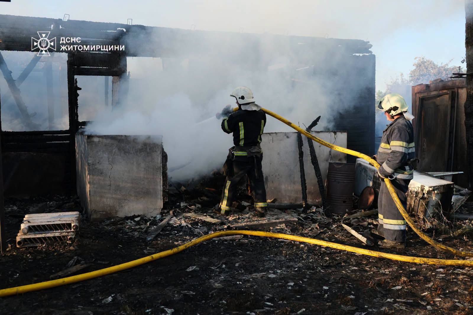 Понад дві години тривало гасіння пожежі в селі Луки Житомирського району