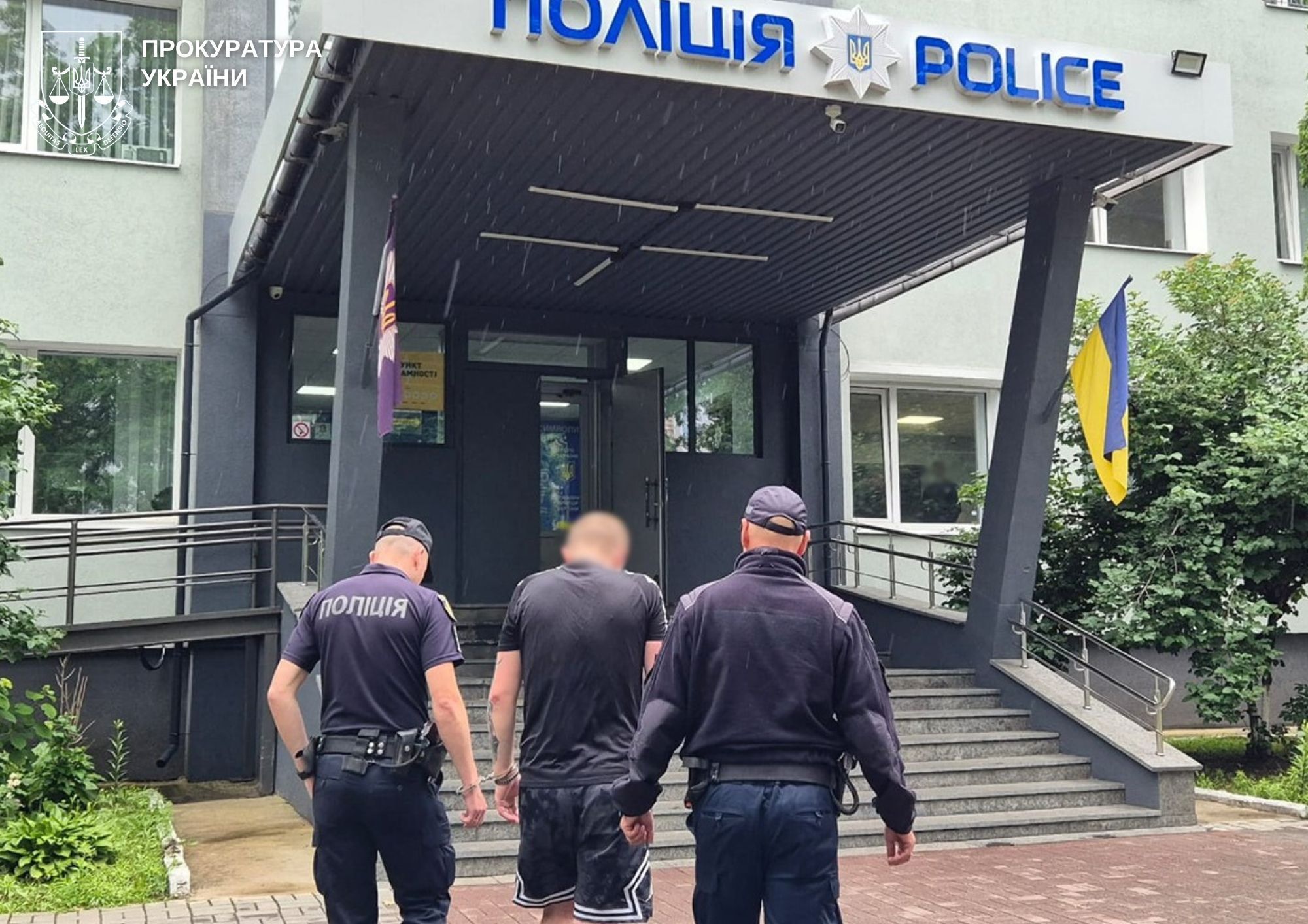 Житомирянину, який пошкодив майно аптеки та поранив працівника, повідомлено про підозру та взято під варту