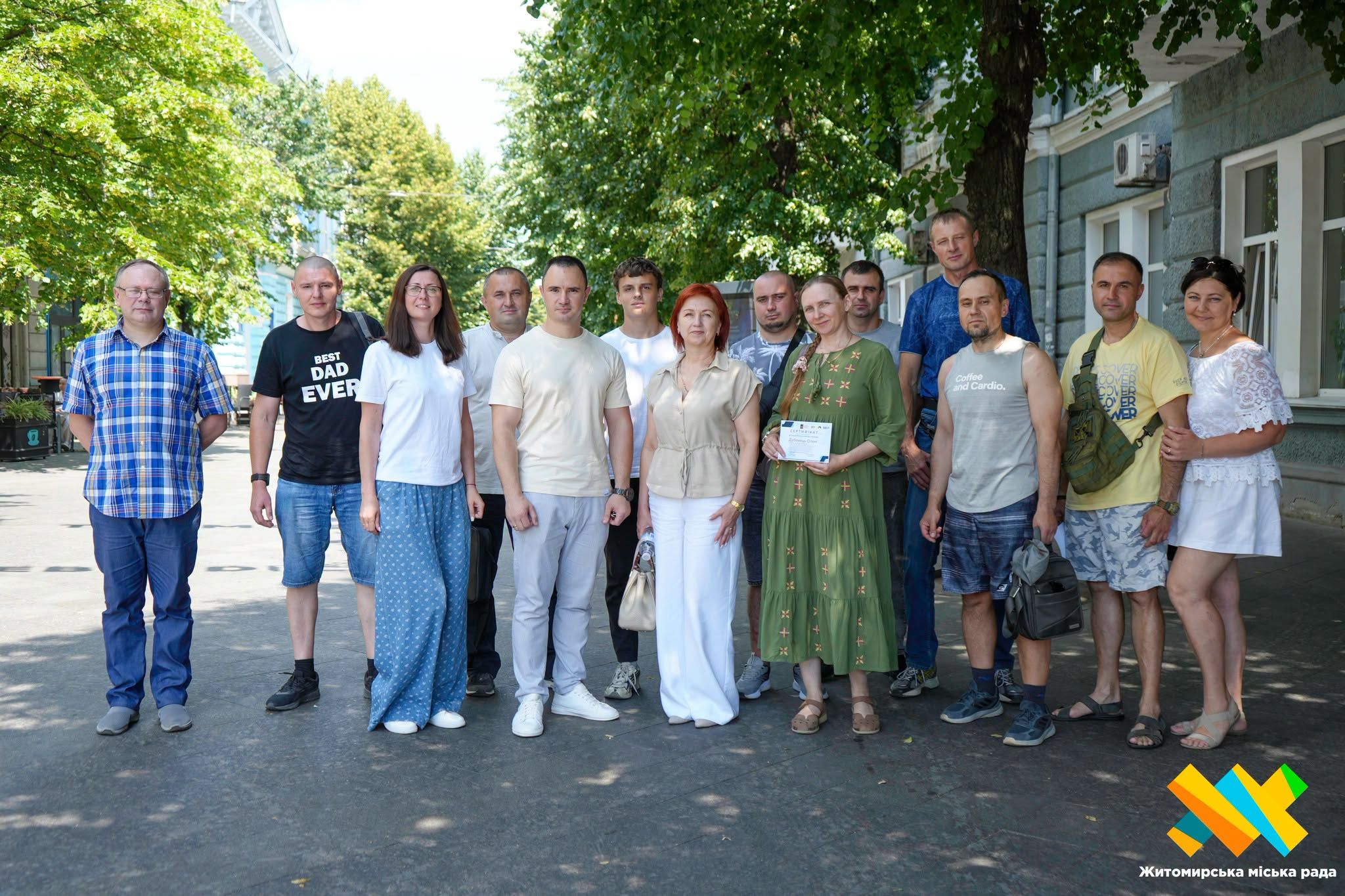 У Житомирі 10 ветеранів та їхніх родичів завершили курс з монтажу сонячних панелей