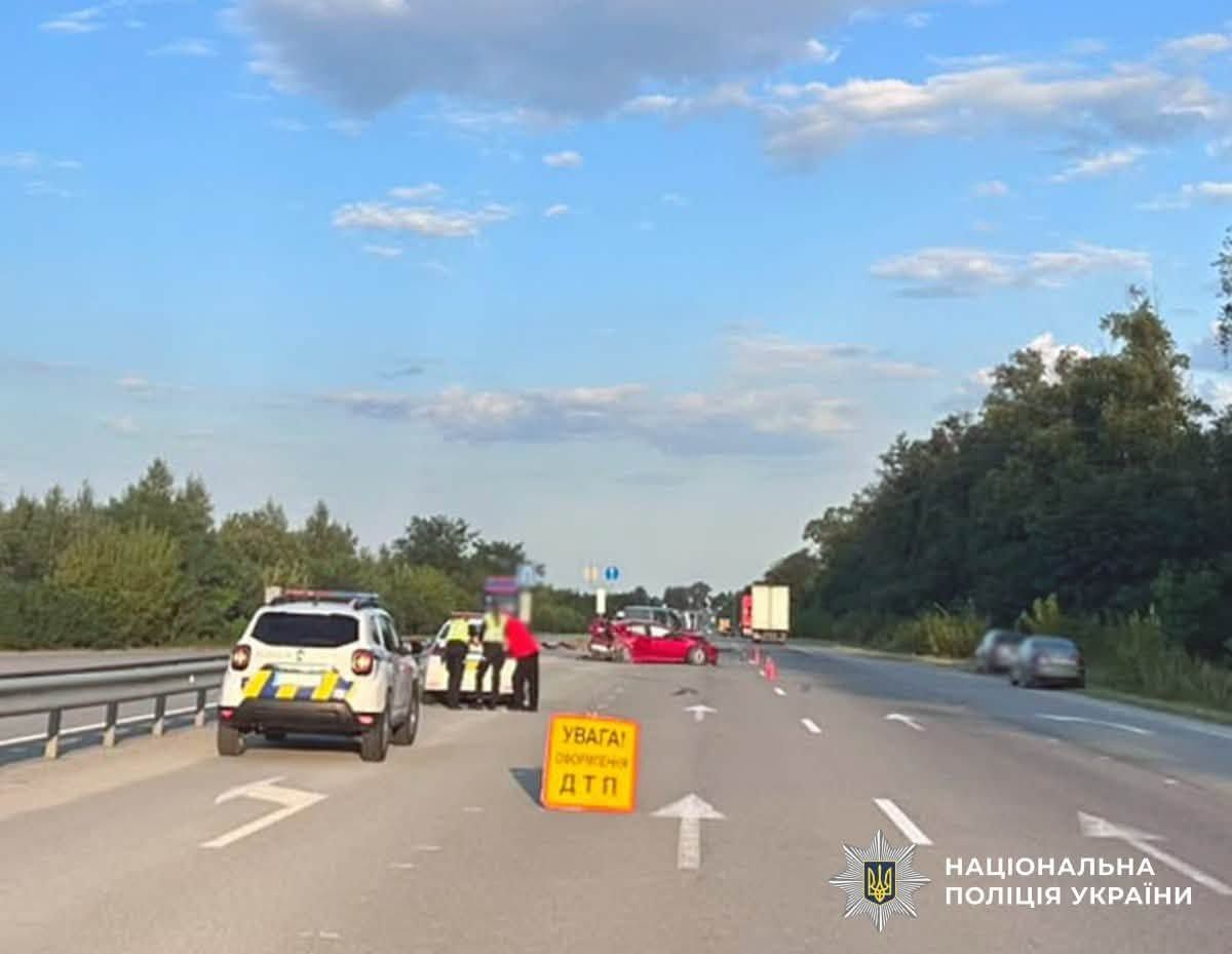 На Звягельщині зіткнулися дві попутні автівки: травми отримав пасажир