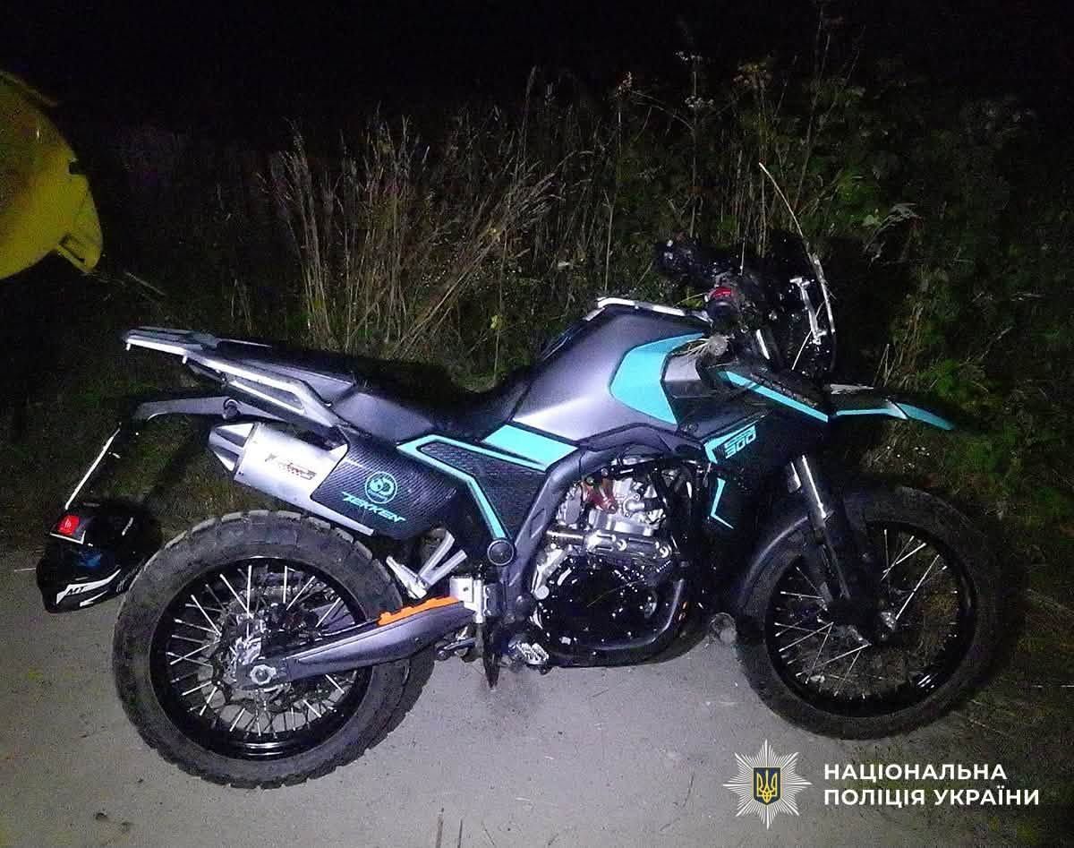 У Городниці п’яний водій мотоцикла врізався в паркан: пасажир отримав важкі травми