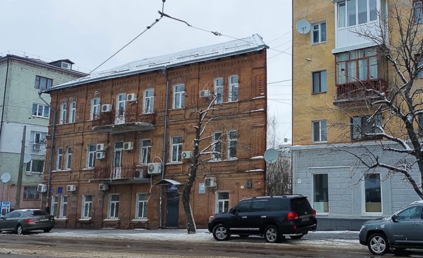 За позовом прокуратури суд припинив право товариства на виконання будівельних робіт поблизу «будинку-серця» у Житомирі