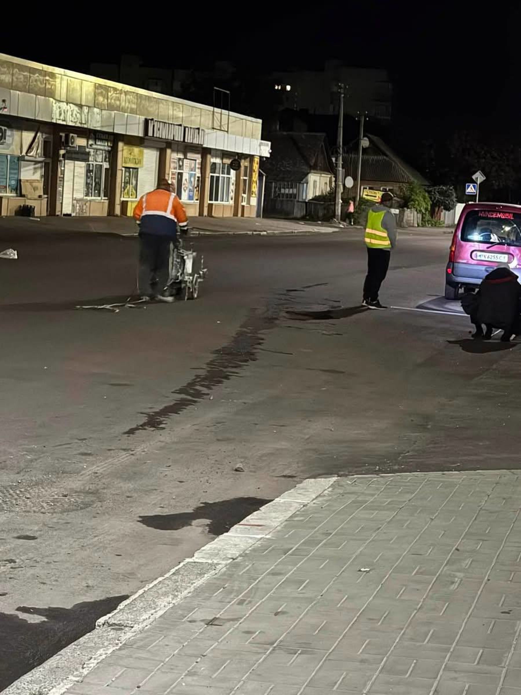 Вночі була нанесена нова розмітка на вулиці - чи понесуть покарання за подібні проекти ті хто їх розробив та затвердив?