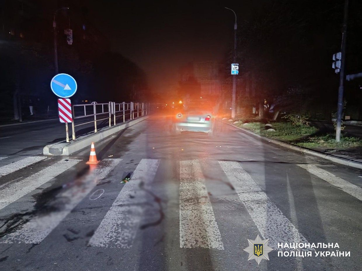 У Бердичеві водій легковика травмував двох чоловіків на нерегульованому пішохідному переході