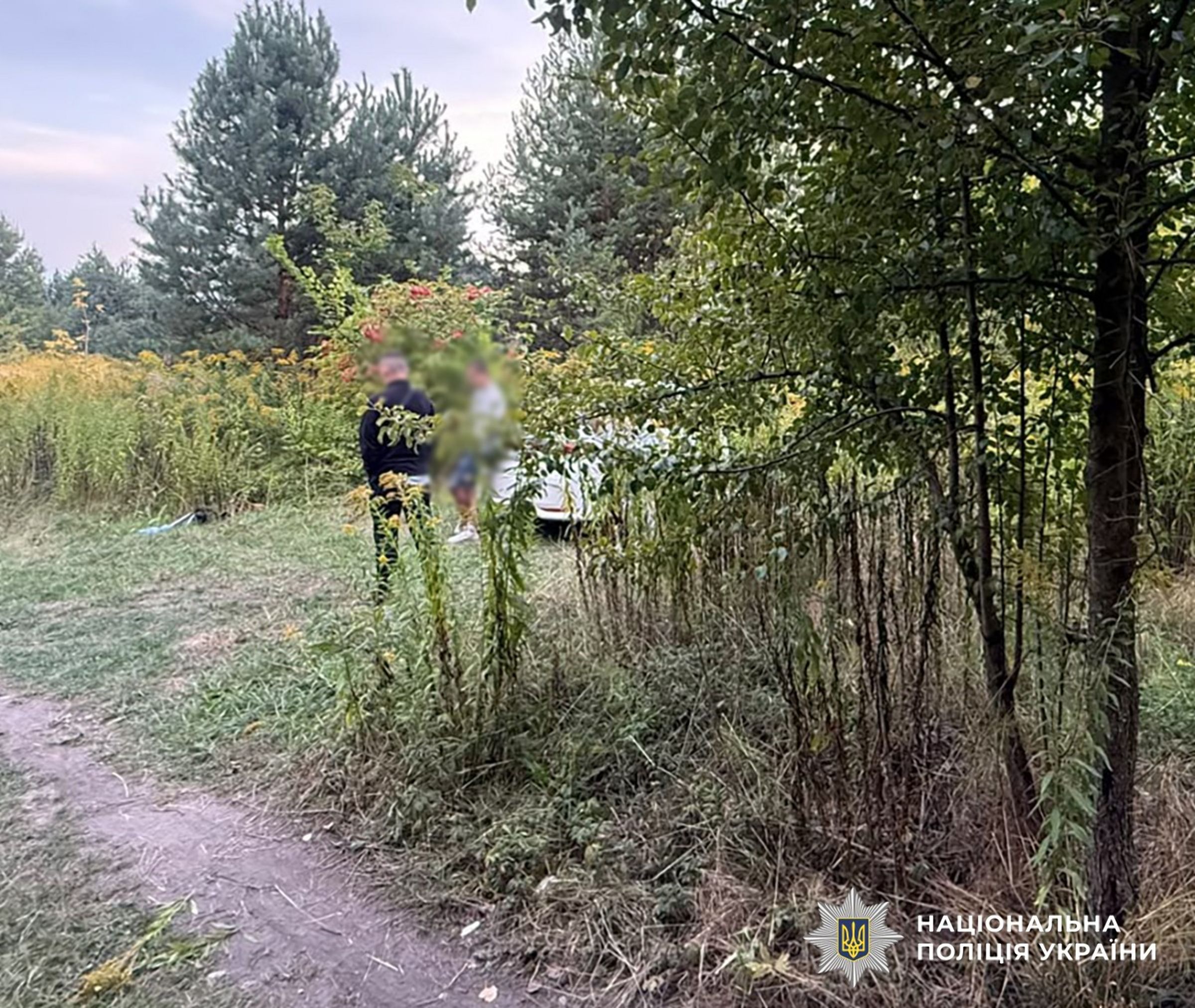 Неподалік лісового масиву в Оліївській громаді правоохоронці викрили "кур`єра-закладника" з Вінниччини