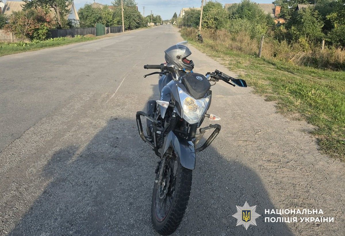 У Романові 14-річний мотоцикліст наїхав на двох малолітніх велосипедистів