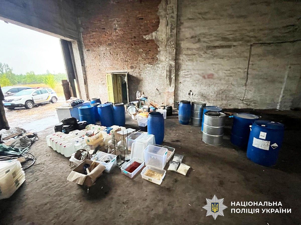 На Житомирщині поліція викрила підпільну нарколабораторію, яку організувало подружжя з Кривого Рогу