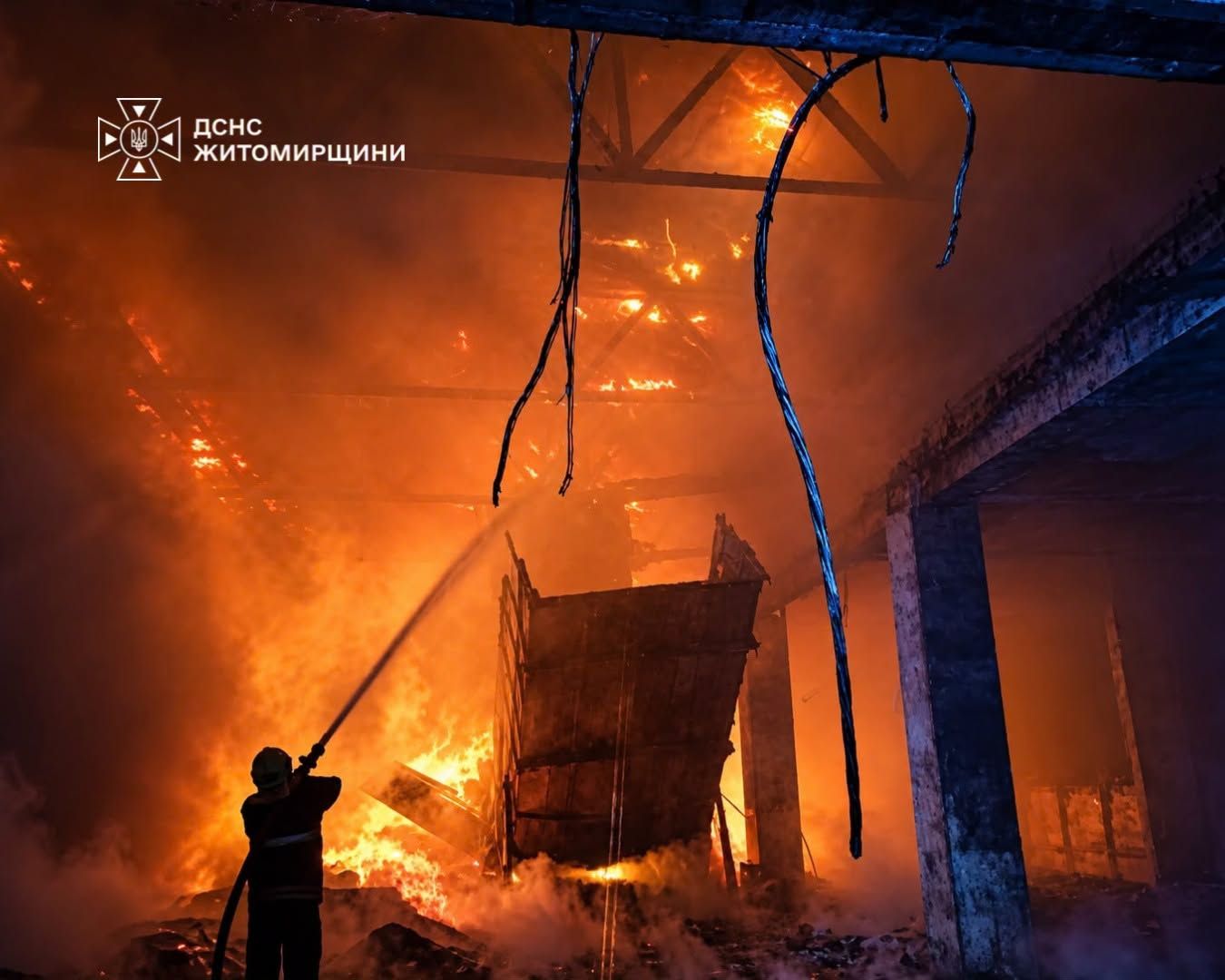 У с. Біла Криниця горіло підприємство по виготовленню деревно-паливних гранул