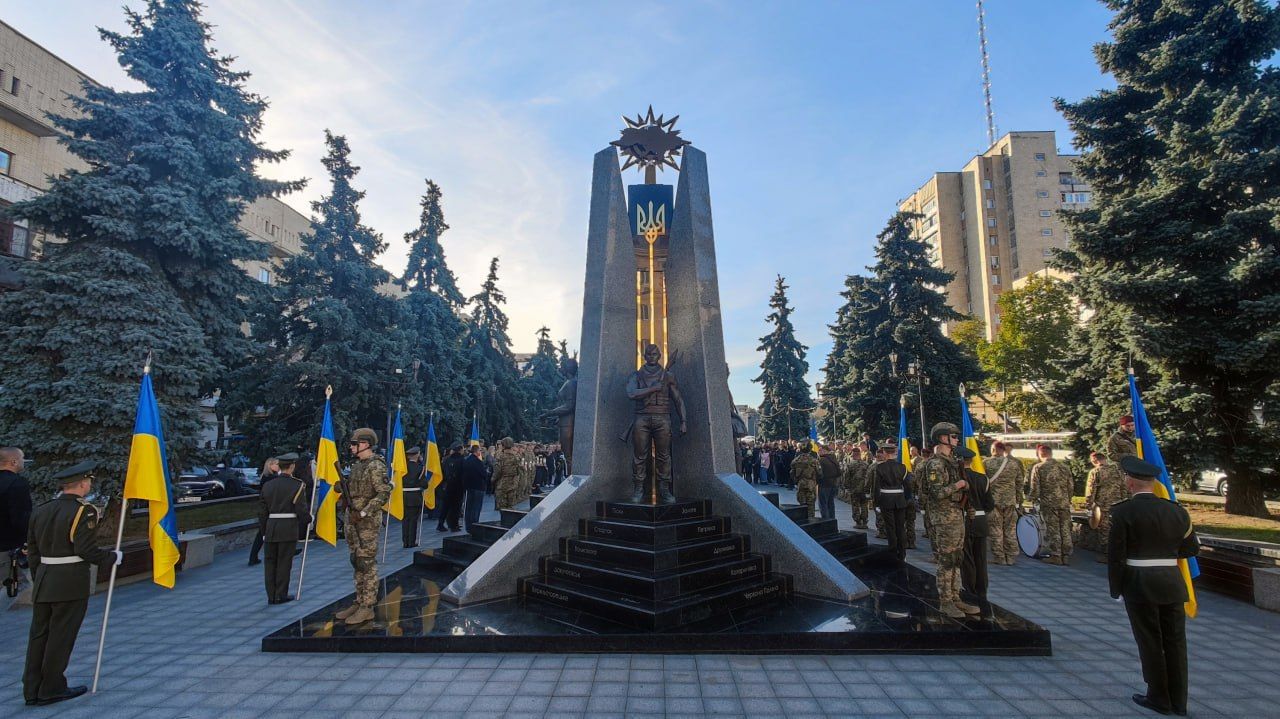 Сьогодні в День Покрови Пресвятої Богородиці ми відзначаємо свято Захисників і захисниць України