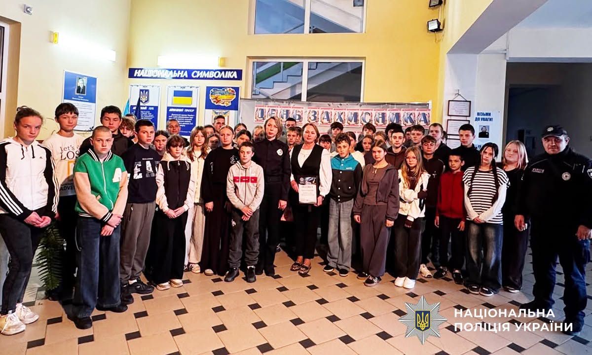 Відмовився фотографувати військову техніку: на Звягельщині поліцейські відзначили старшокласника