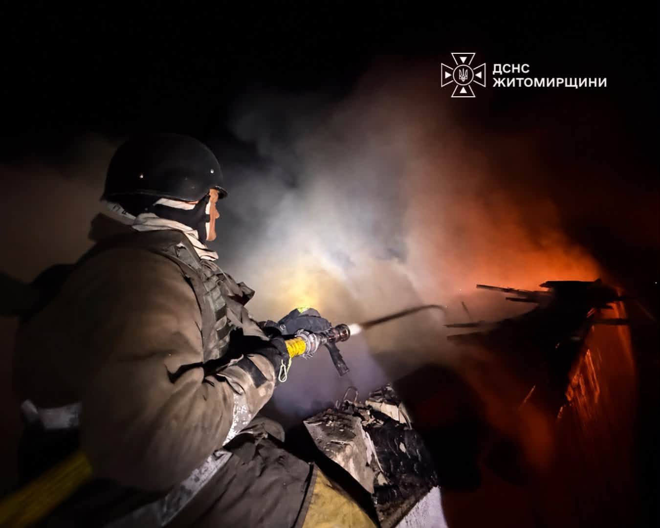 Масована атака російських БпЛА на Житомирщині: пошкоджені об'єкти енергетики, підприємство, ліцей та житлові будинки
