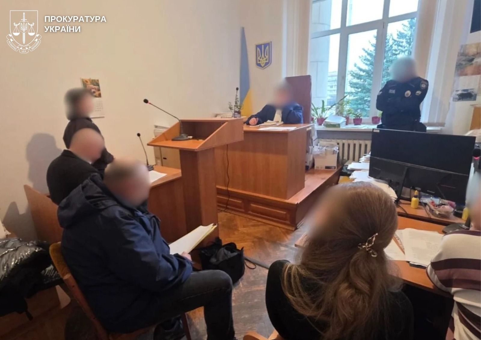 За клопотанням прокурорів 17-річну дівчину, яка вбила двох військовослужбовців на Житомирщині, взято під варту