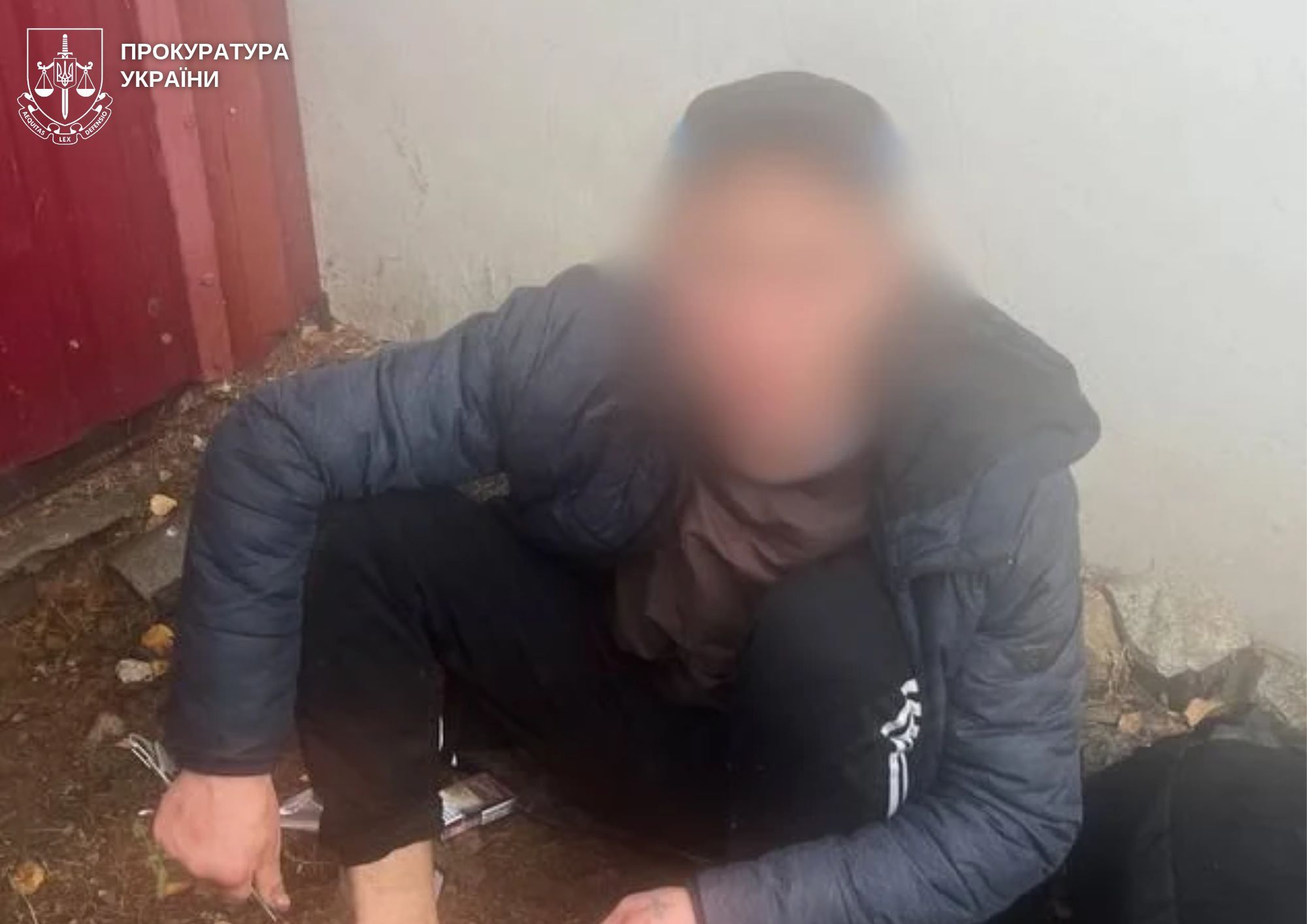 Прокурори повідомили про підозру жителю Житомира, який напав на пенсіонерку, а наступного дня обікрав її квартиру